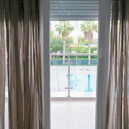 Mbyllur Amare E Vjeter Apartament *
